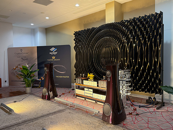  062826.stphrvbwarsawEsteloKondoroom1.jpg